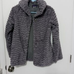 Patagonia pelage  Faux Chinchilla long sleeve Gray Satin Lined Jacket